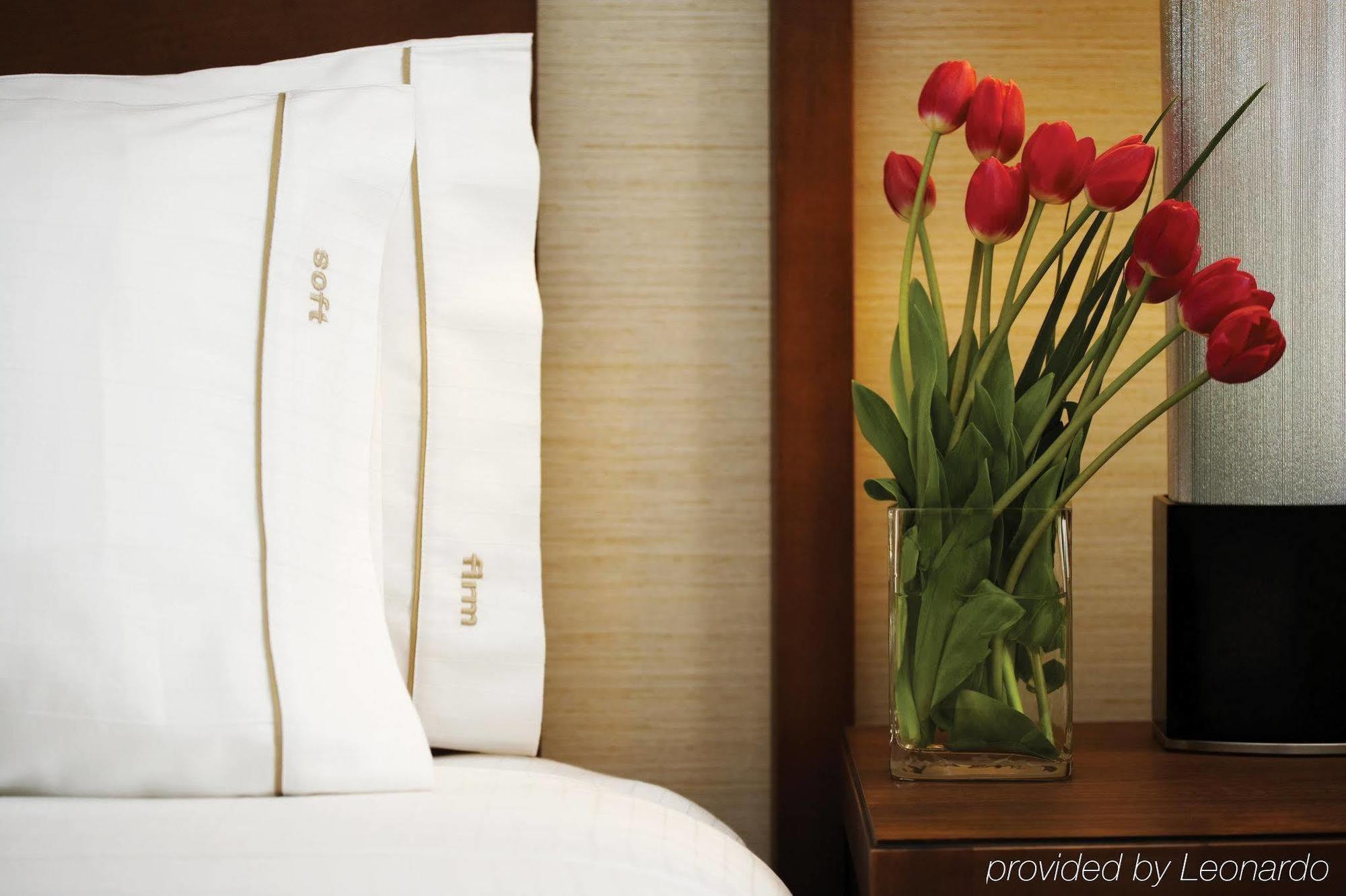 Holiday Inn Express & Suites Vaughan-Southwest By Ihg Rom bilde